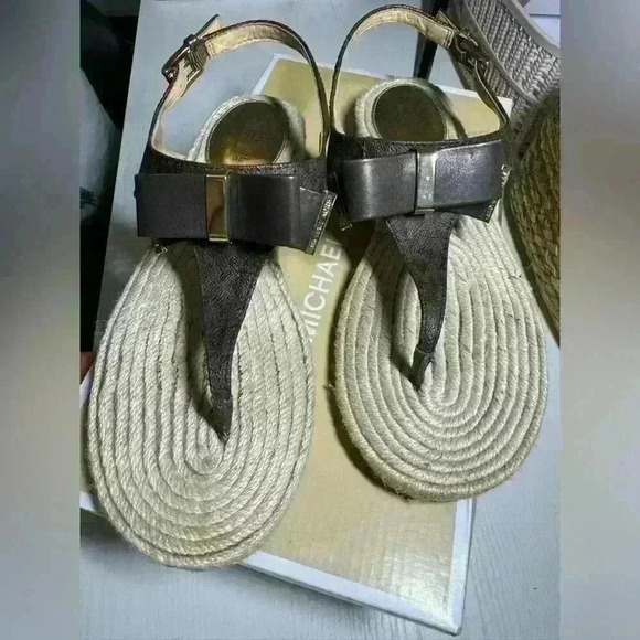 Michael kors sandals Size 7.5 - Picture 1 of 8